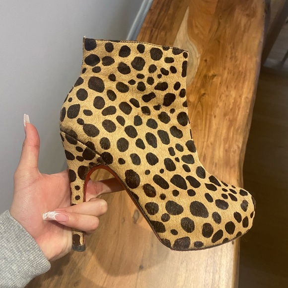 Christian Louboutin heeled boot - Picture 1 of 7